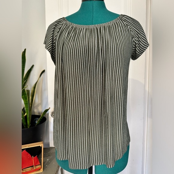 Off The Shoulder or flutter sleeve Striped Dark Green Top small - Picture 1 of 11